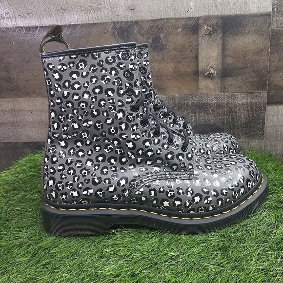 New Dr. Martens 1460 WOMEN'S LEOPARD SMOOTH LEATHER LACE UP BOOTS - Picture 4 of 12